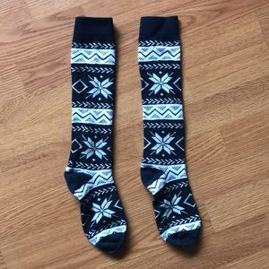 Snowflake high socks